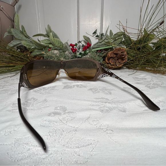 Oakley Liv Sunglasses 05-670 Polished Chocolate/Dark Bronze - Picture 4 of 8